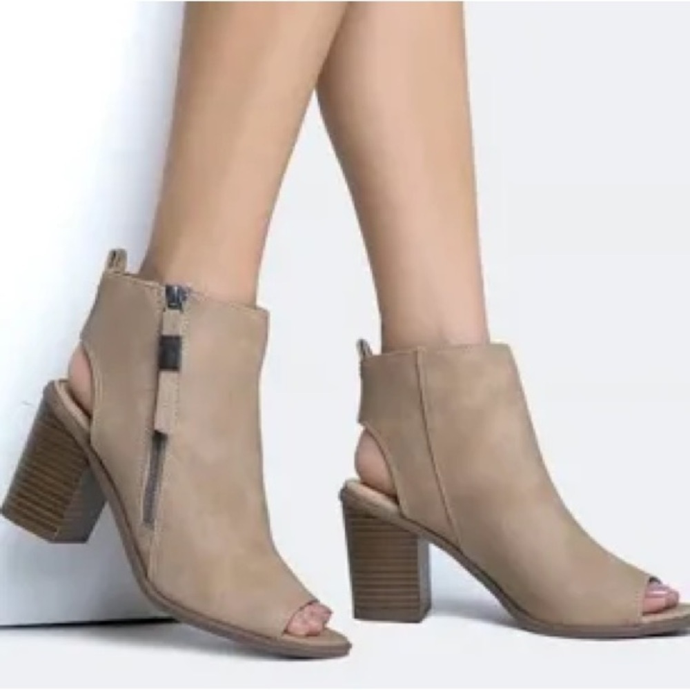 Circus by Sam Edelman Kammi Peep Toe Ankle Booties size 9 Ankle Boots EUC